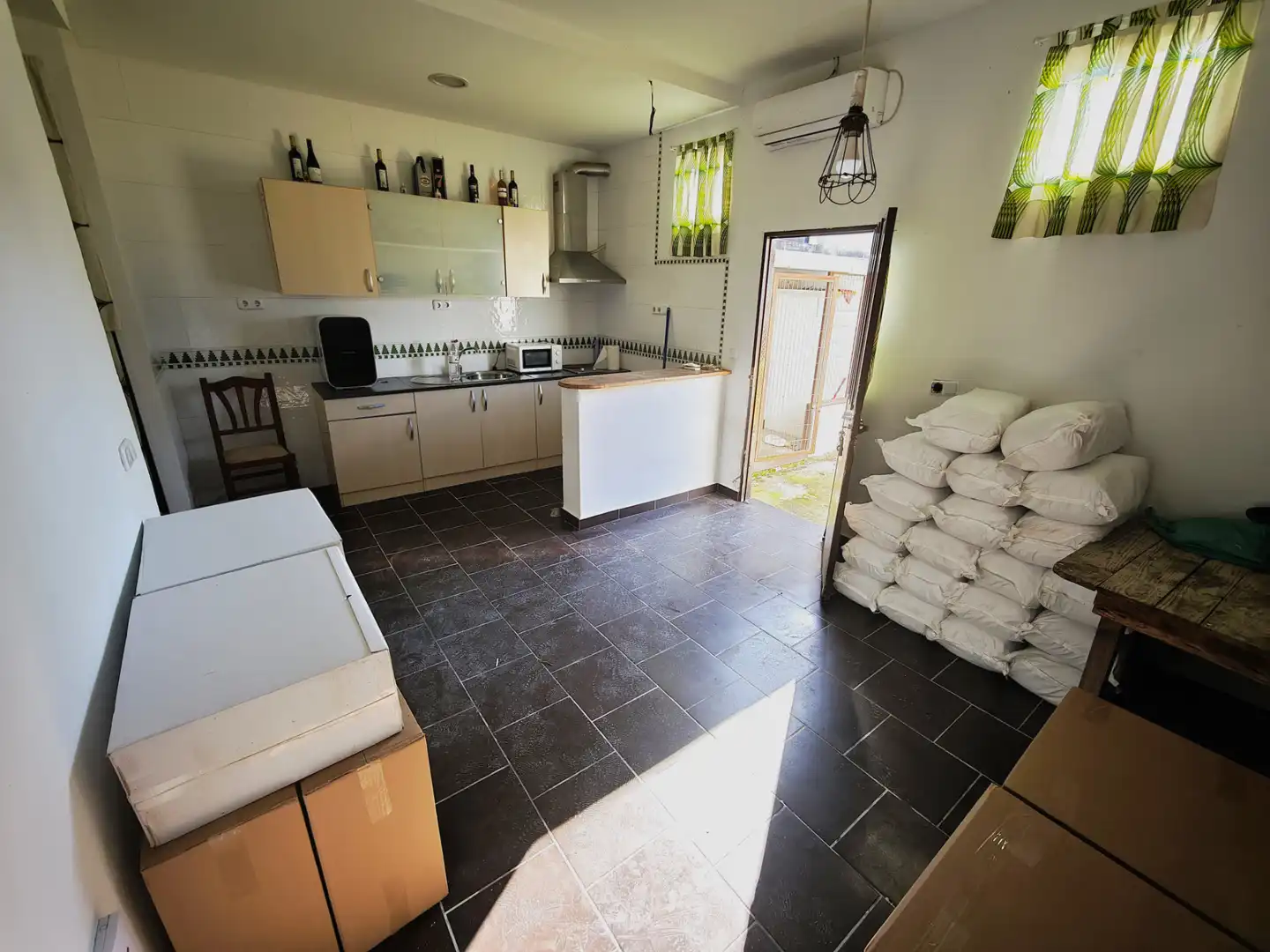 Cuina de Casa o xalet en venda en Utrera amb Aire condicionat, Jardí privat i Terrassa