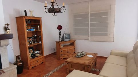 1293 - Encantadora Villa De Cuatro Dormitorios Y Dos Baños En Condiciones De Caminar, Bild 4