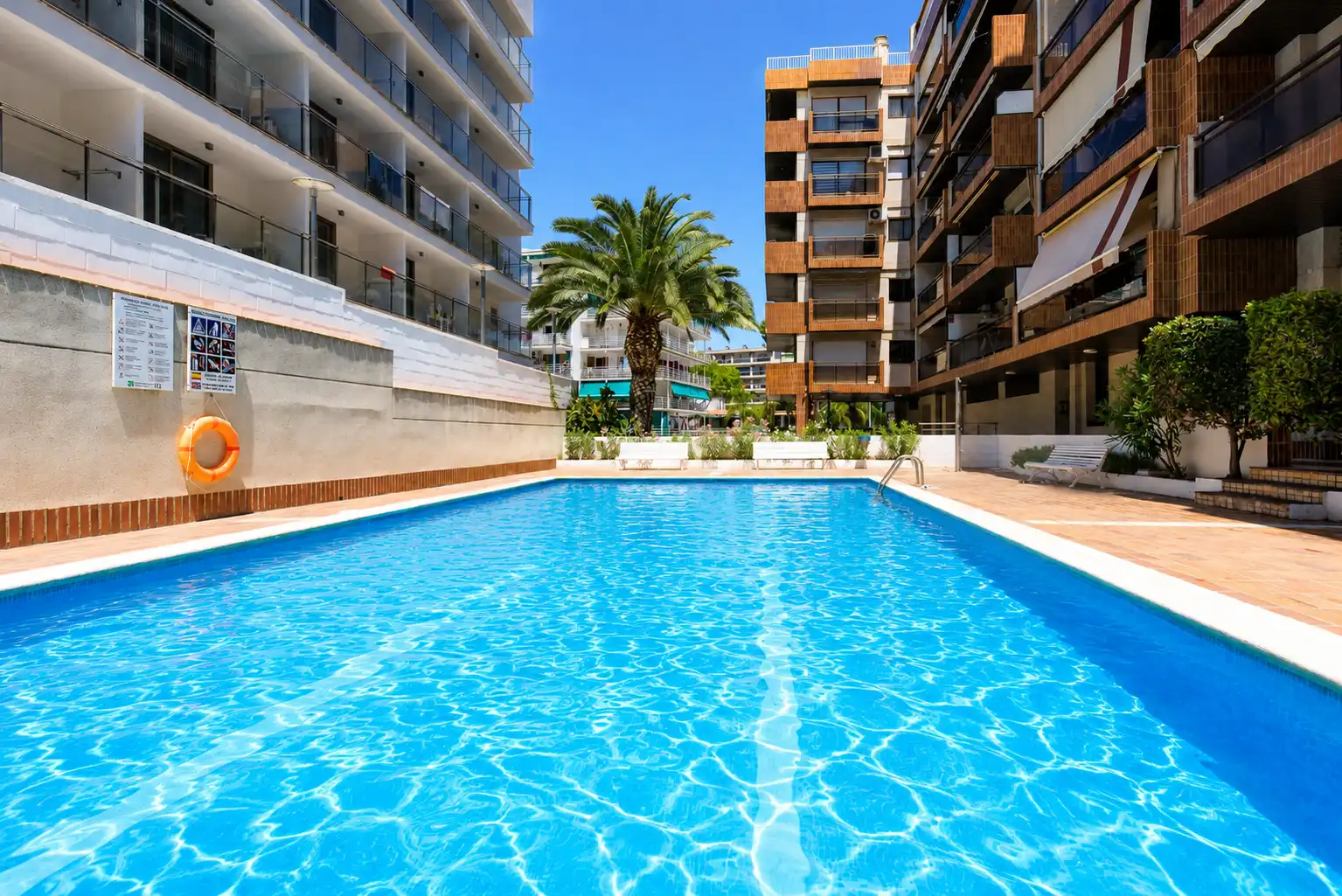 Piscina de Apartament en venda en Salou amb Jardí privat, Moblat i Forn