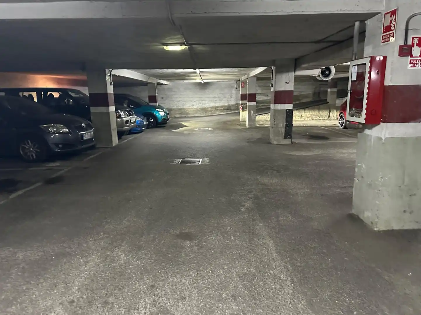 Aparcament de Pis en venda en Oviedo  amb Calefacció, Parquet i Traster