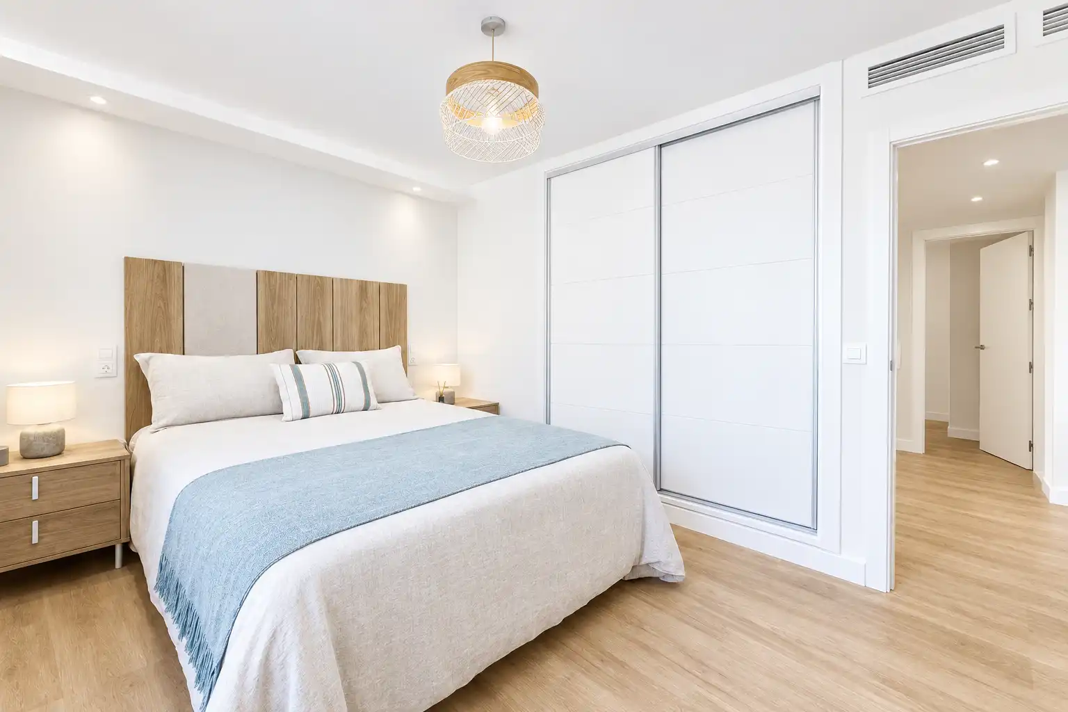 Dormitori de Apartament en venda en Puerto de la Duquesa
