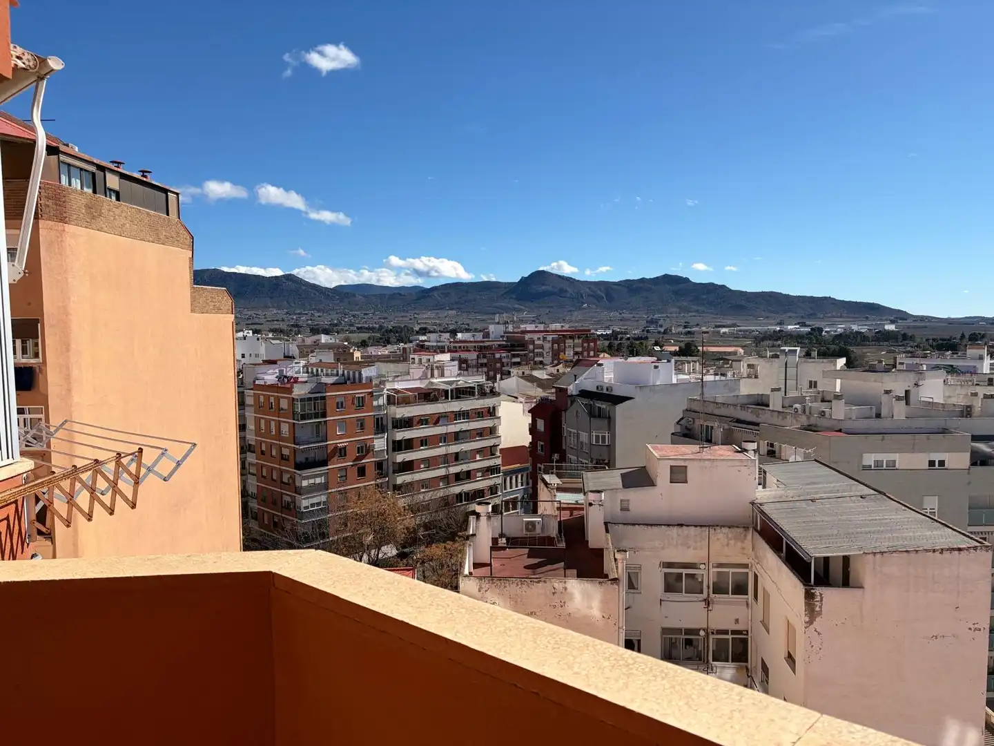 Außenansicht von Wohnung zum Verkauf in Villena mit Terrasse und Balkon