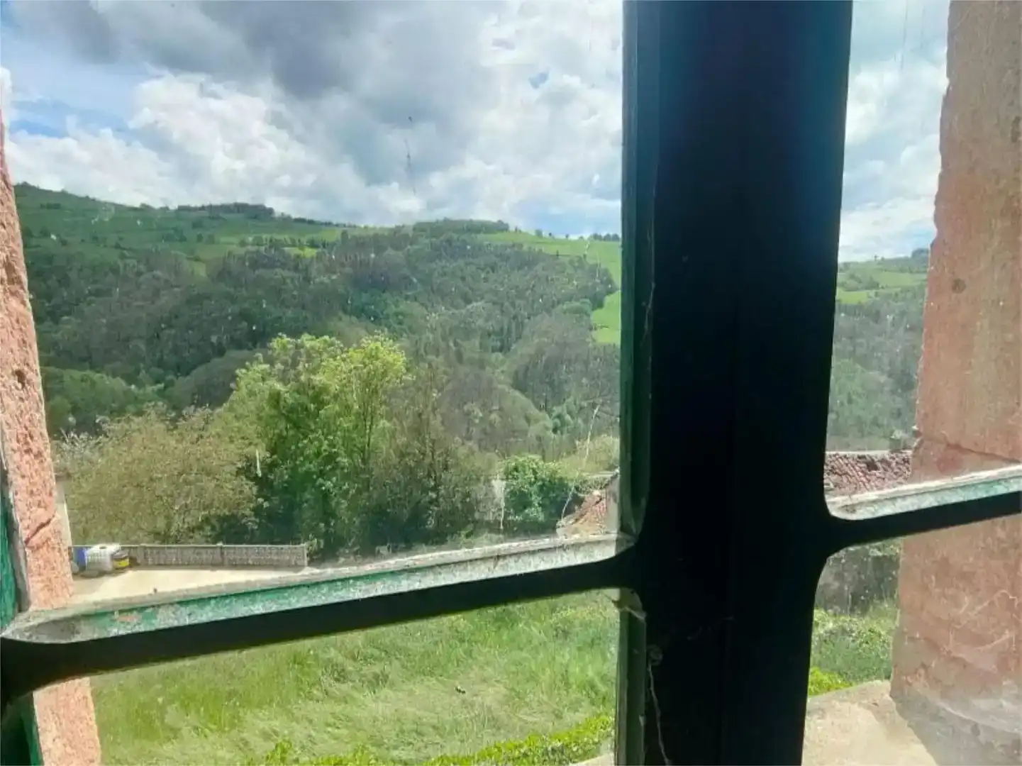 Vista exterior de Casa adosada en venda en Palacios del Sil