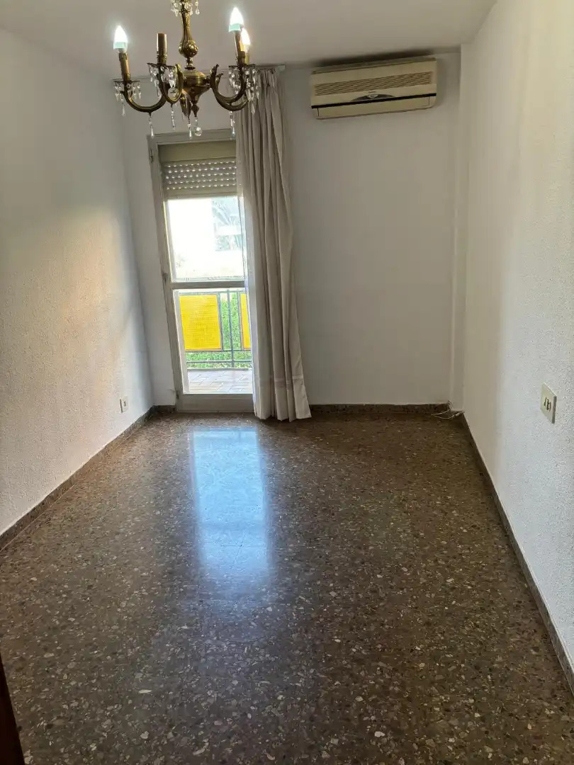 Schlafzimmer von Wohnung zum Verkauf in Valencia mit Balkon