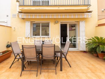 Reihenhaus mit Balkon zum Verkauf in Nucli Urbà