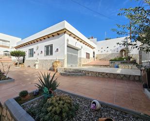 Vista exterior de Casa o xalet en venda en La Bisbal del Penedès amb Terrassa