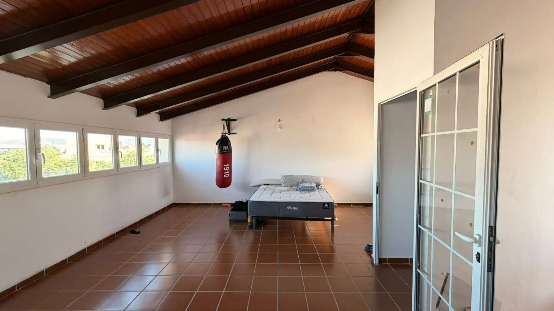 Einfamilien-Reihenhaus zum Verkauf in Villanueva de Castellón mit Klimaanlage und Abstellraum