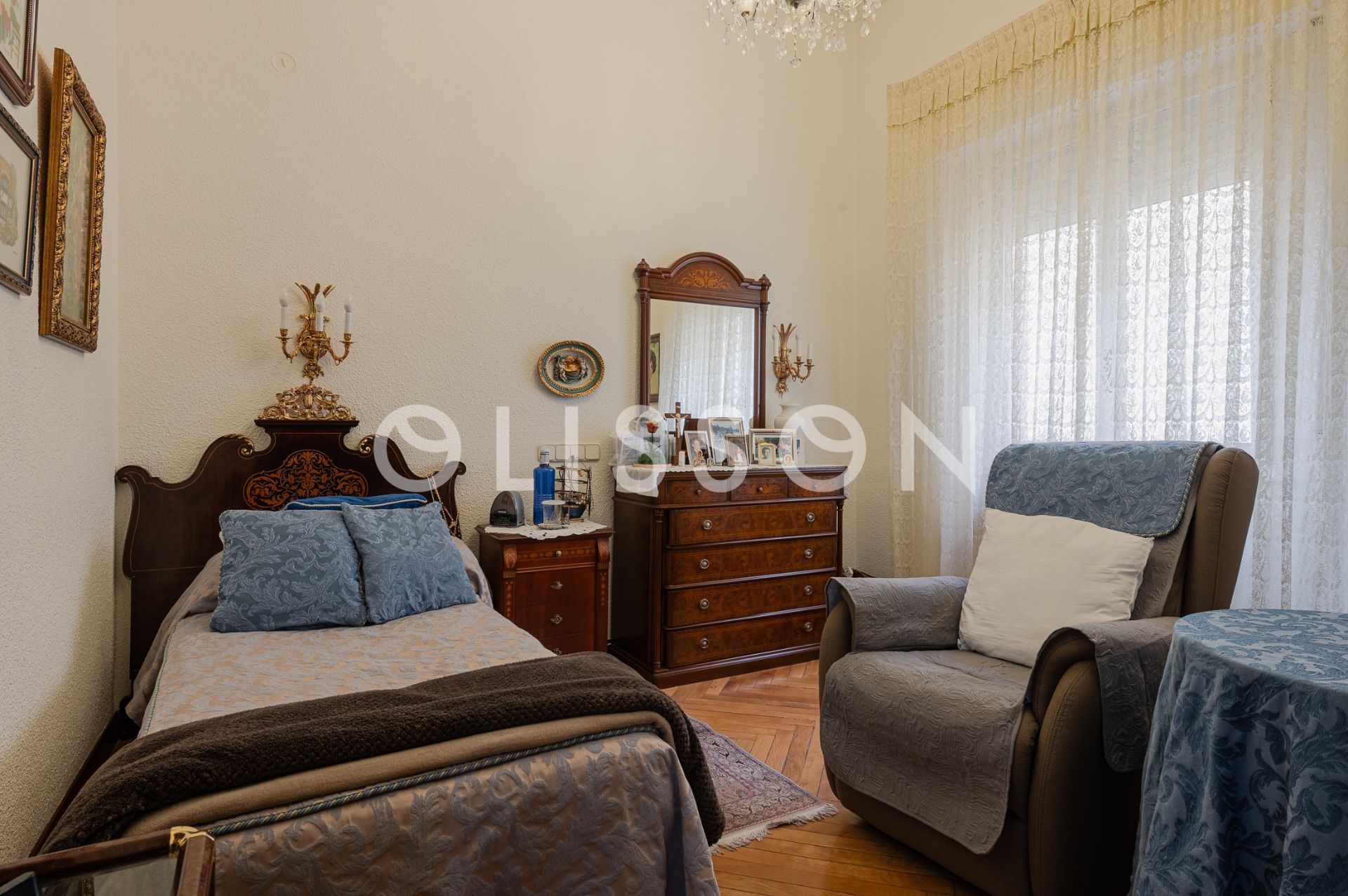 Habitación de Piso en venta en  Madrid Capital con Calefacción y Terraza