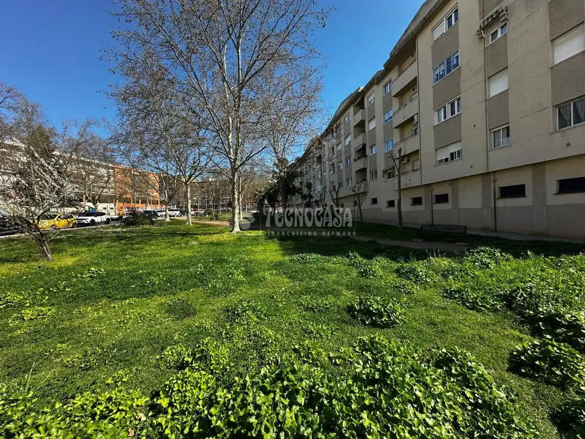 Vista exterior de Pis en venda en Mérida amb Calefacció i Balcó