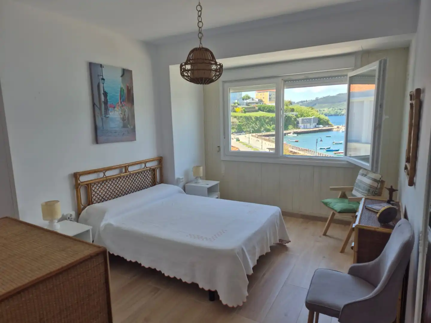 Dormitori de Apartament de lloguer en Mugardos amb Moblat, Forn i Rentadora