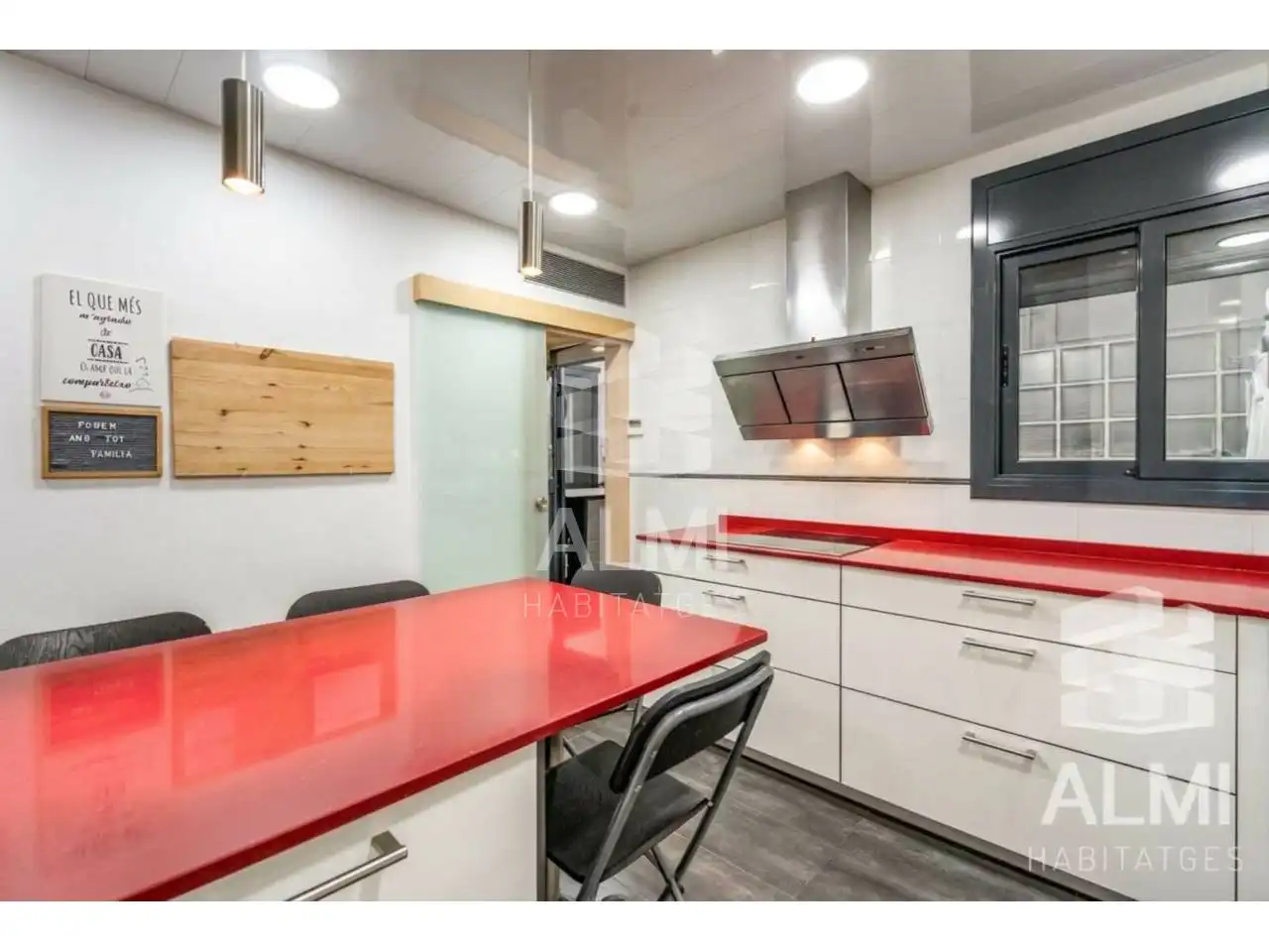 Küche von Wohnung zum Verkauf in Barcelona mit Klimaanlage, Parkett und Terrasse