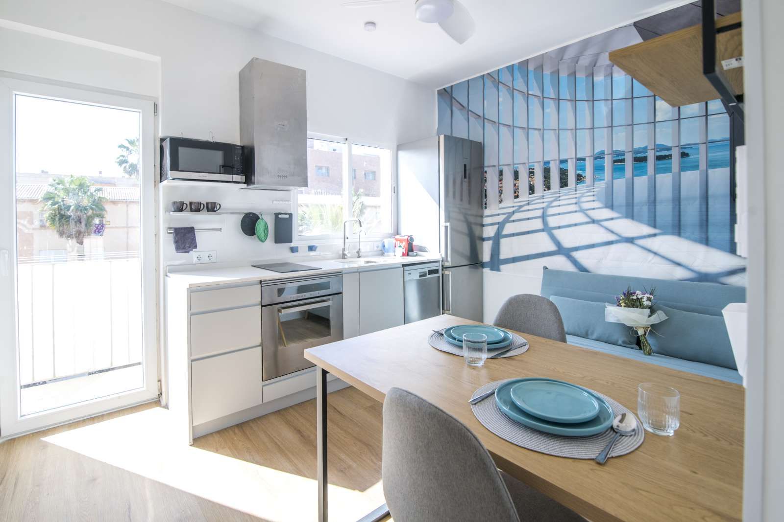 Cocina de Apartamento para compartir en  Valencia Capital con Aire acondicionado y Terraza