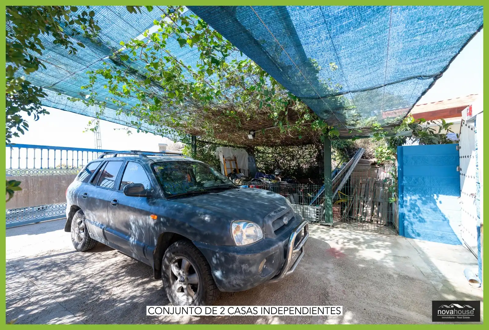 Parking of Houses for sale in Moclinejo