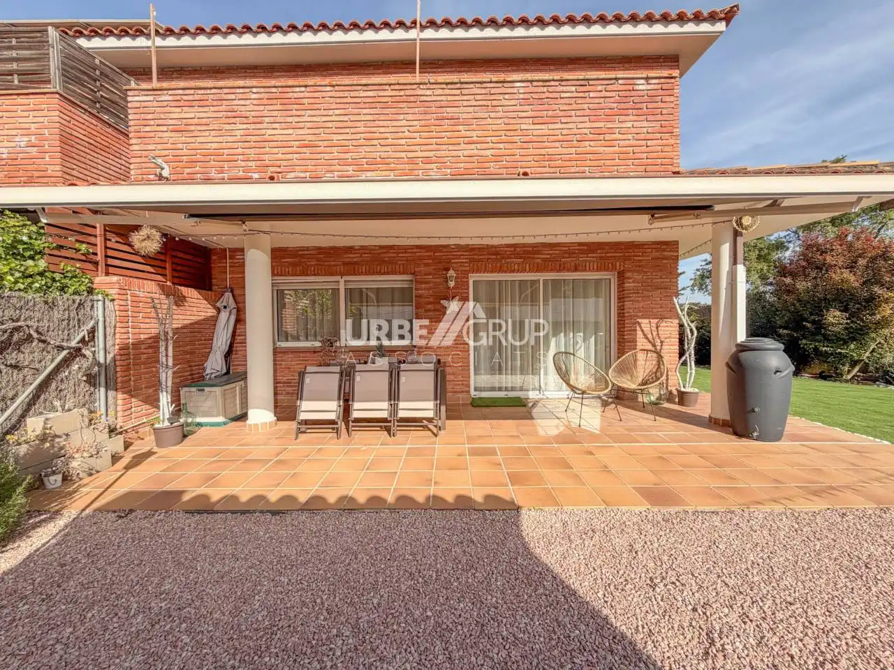 Vista exterior de Casa adosada en venda en Terrassa amb Calefacció, Jardí privat i Terrassa