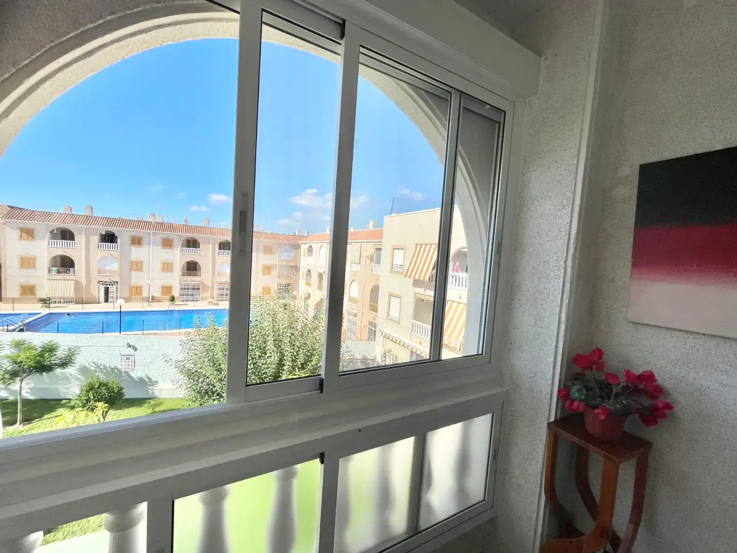 Terrassa de Pis de lloguer en Torrevieja amb Calefacció, Piscina i Moblat