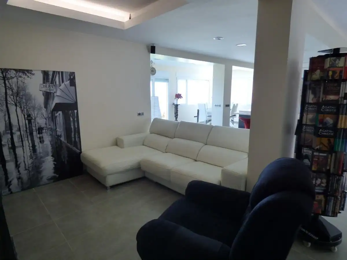 Sala d'estar de Casa adosada en venda en Alicante / Alacant amb Aire condicionat, Calefacció i Jardí privat