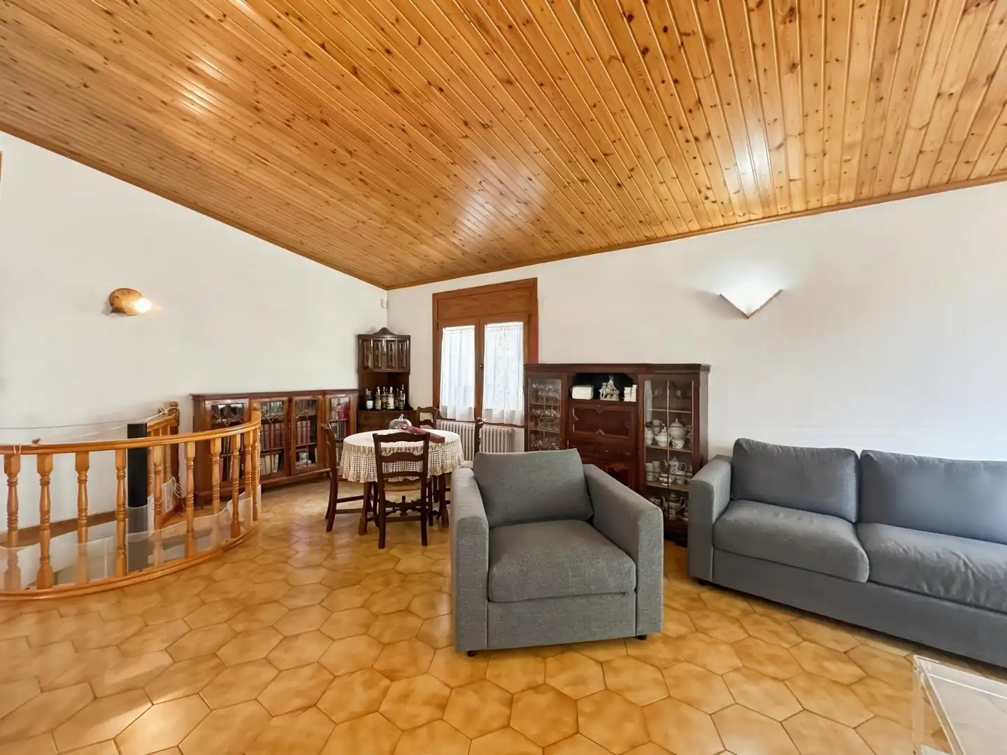 Sala de estar de Casa adosada en venta en Berga con Calefacción y Balcón