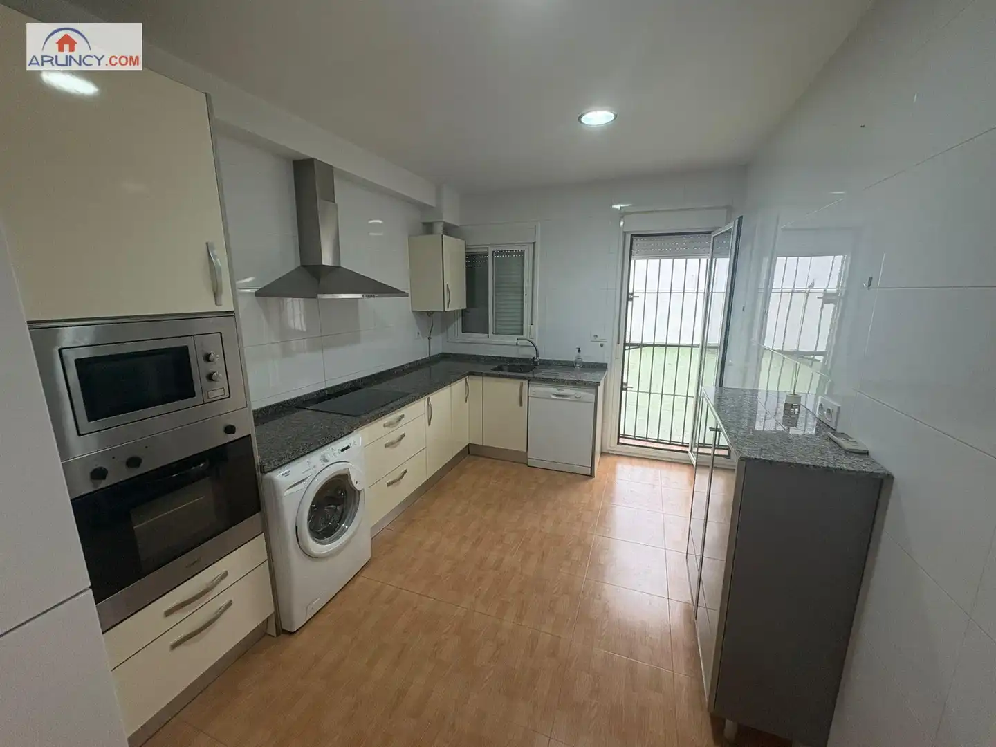 Cocina de Piso de alquiler en Sevilla con Aire acondicionado y Balcón