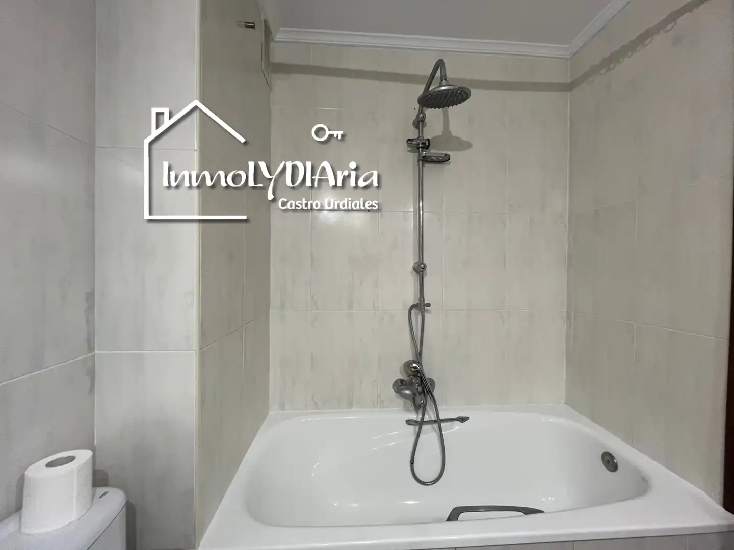 Bathroom of Flat for sale in Castro-Urdiales  with Heating, Parquet flooring and Terrace