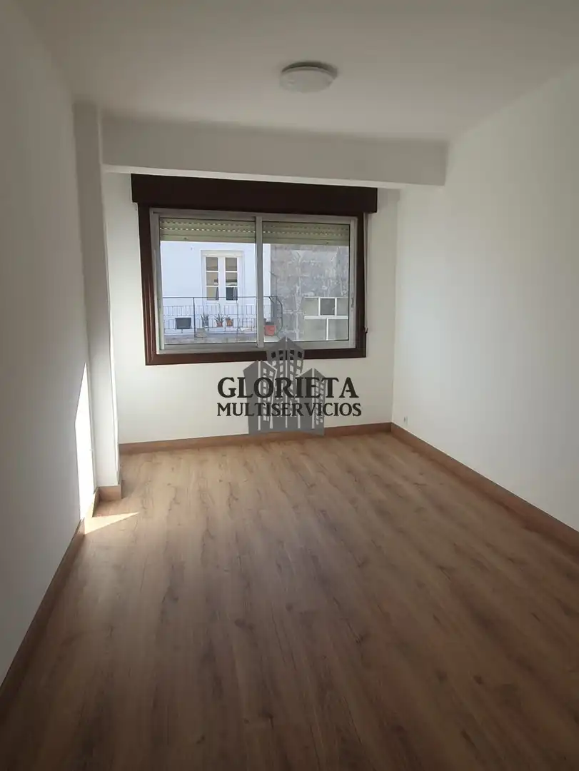 Habitación de Piso en venta en Vigo  con Calefacción, Terraza y Trastero