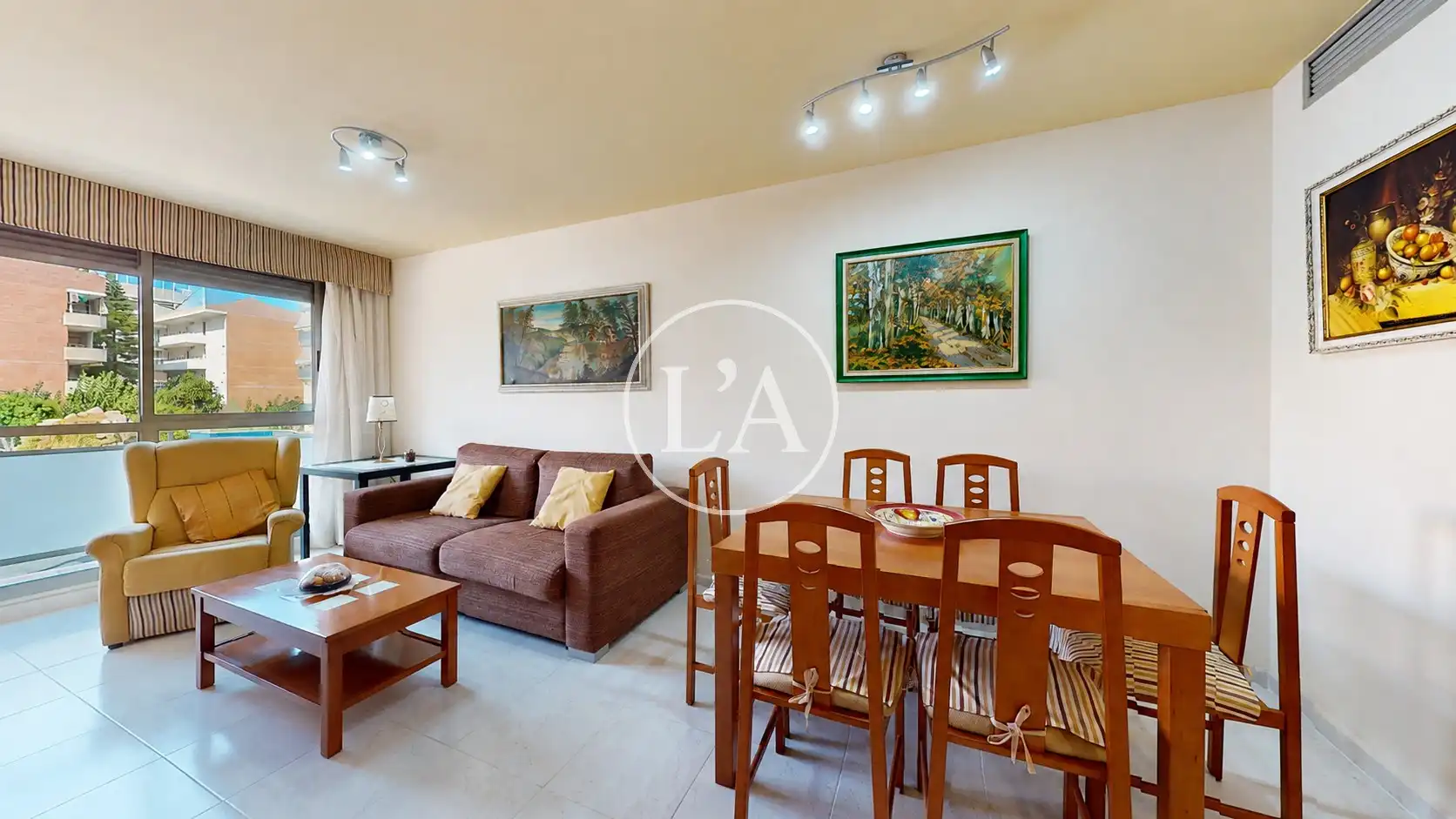 Mini appartamento con piscina in vendita a Carrer d'Amadeu Vives 10, imagen 4