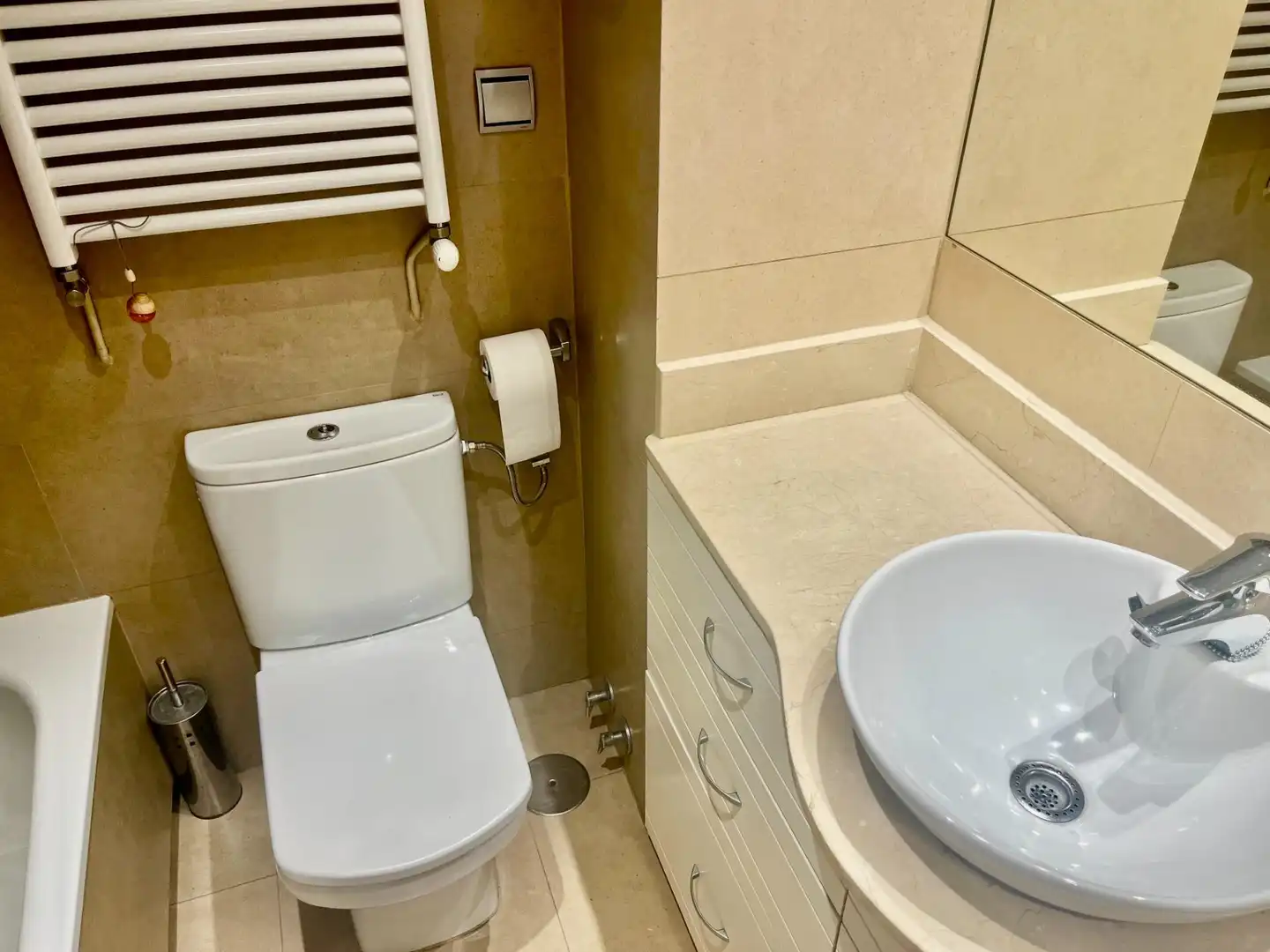 Bathroom of Flat for sale in Madrid  with Air Conditioner, Heating and Private garden