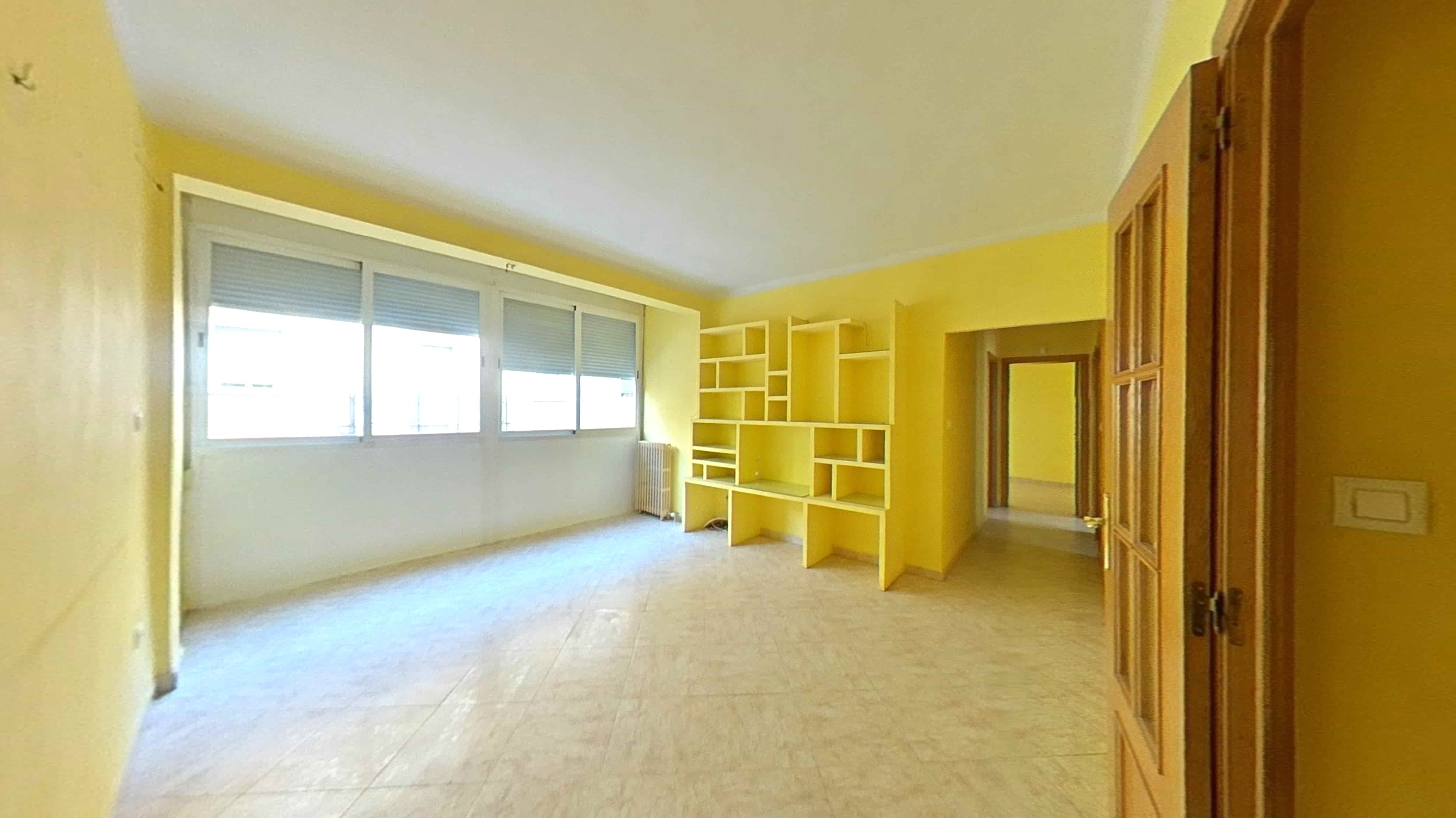 Sala d'estar de Pis en venda en Ciudad Real Capital amb Calefacció i Forn