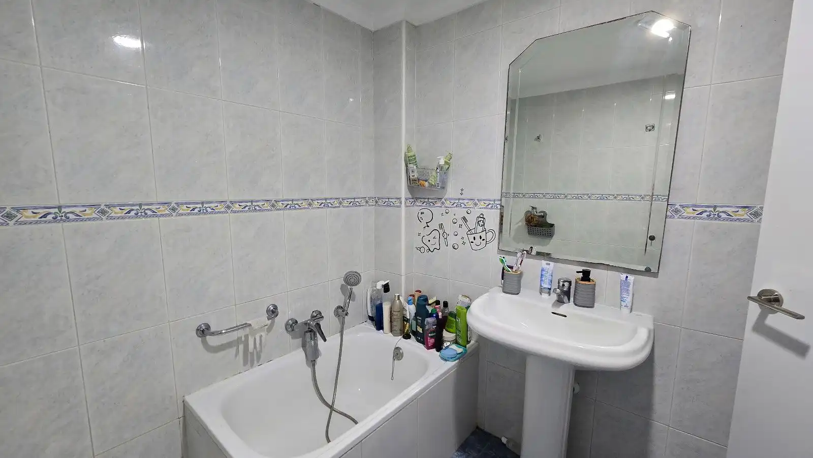 Baño de Piso en venta en Benalmádena con Aire acondicionado, Terraza y Amueblado