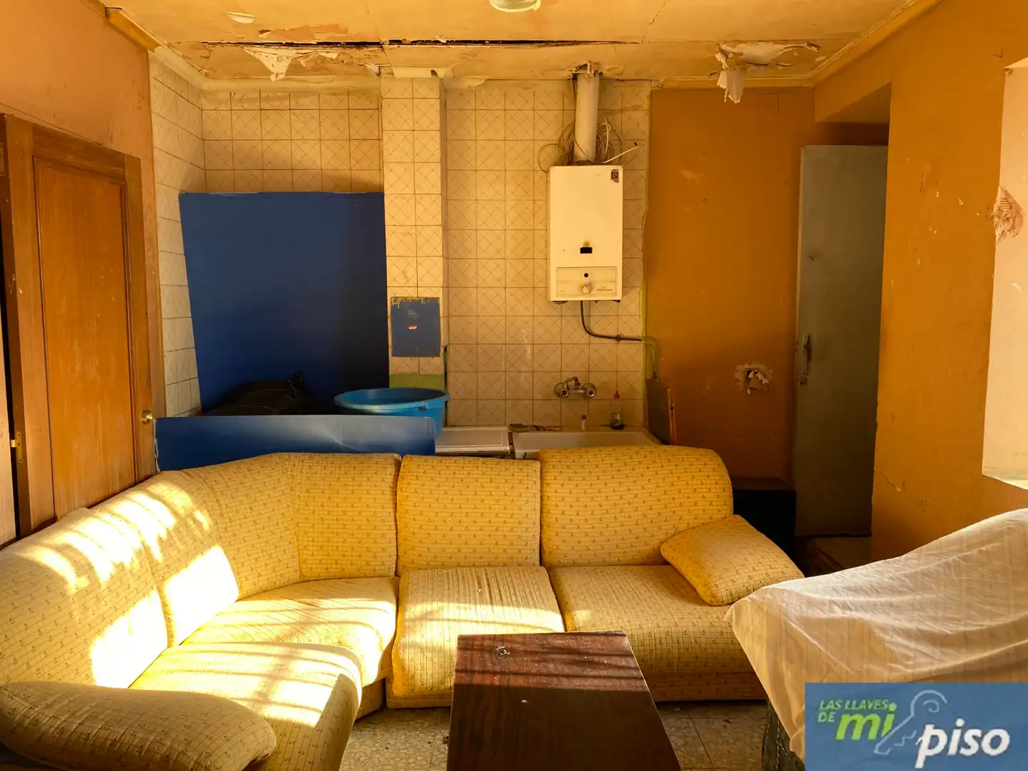 Sala d'estar de Casa adosada en venda en Rueda amb Jardí privat, Terrassa i Traster