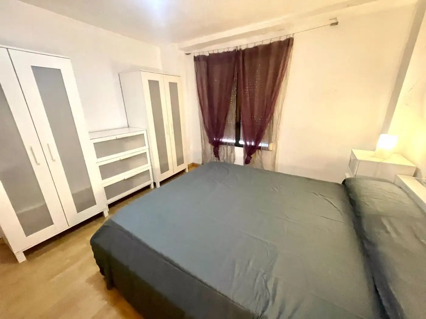 Schlafzimmer von Wohnung zur Miete in Valencia mit Klimaanlage