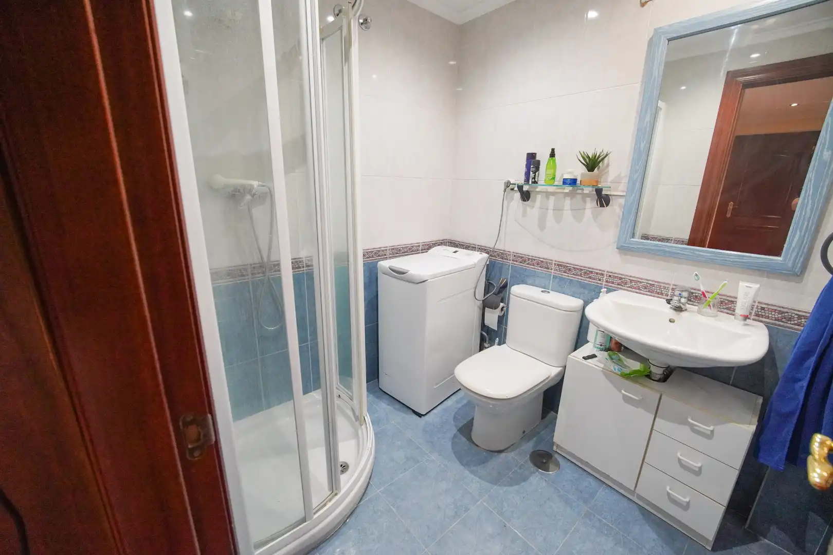 Badezimmer von Dachboden zum Verkauf in Avilés mit Heizung, Parkett und Terrasse