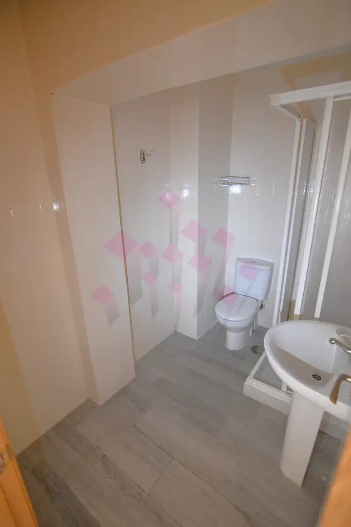 Bathroom of Flat for sale in Ciudad Real  with Air Conditioner, Heating and Terrace