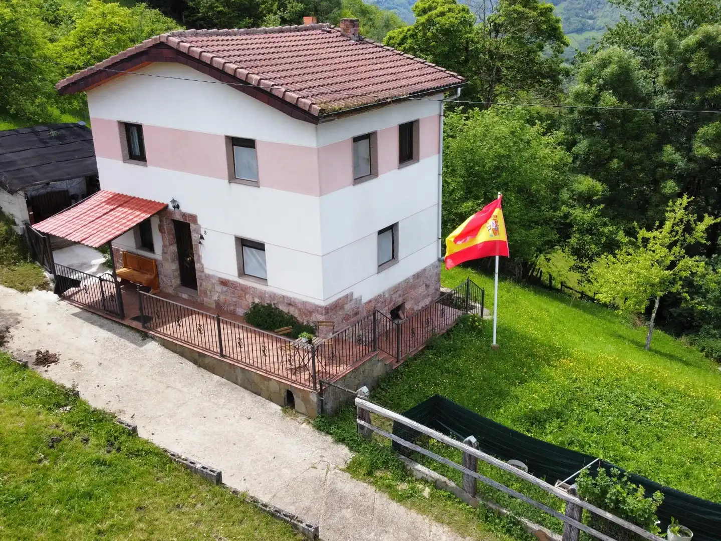 Vista exterior de Casa o chalet en venta en Laviana con Calefacción y Terraza