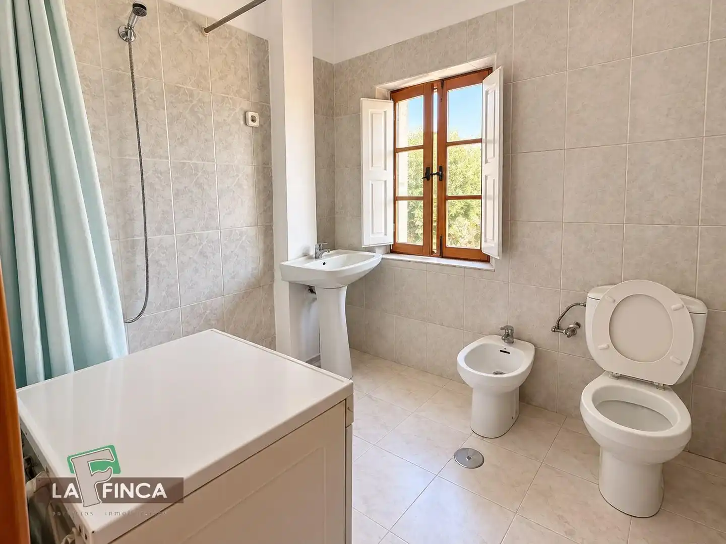 Bathroom of Flat for sale in Oviedo 