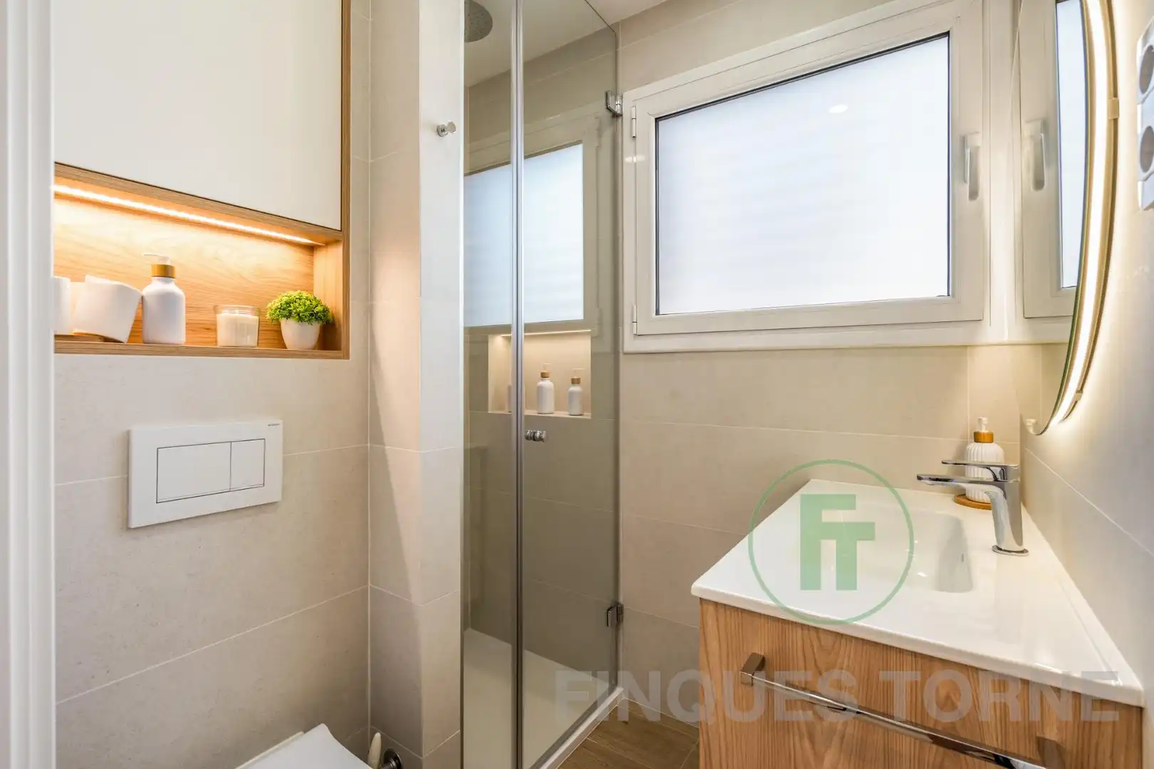 Bany de Casa o xalet en venda en Montcada i Reixac amb Aire condicionat, Jardí privat i Parquet