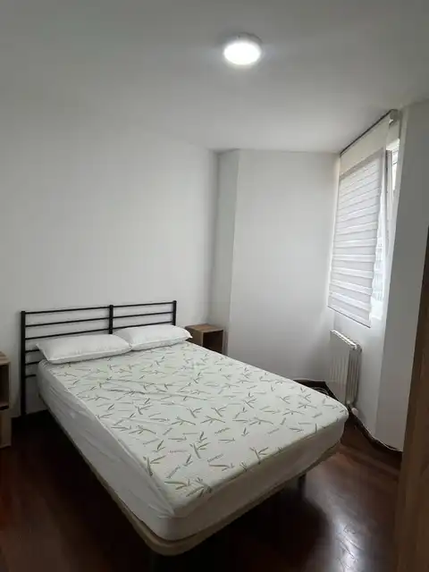 Schlafzimmer von Wohnung zur Miete in Santa Cruz de Bezana mit Heizung, Parkett und Möbliert