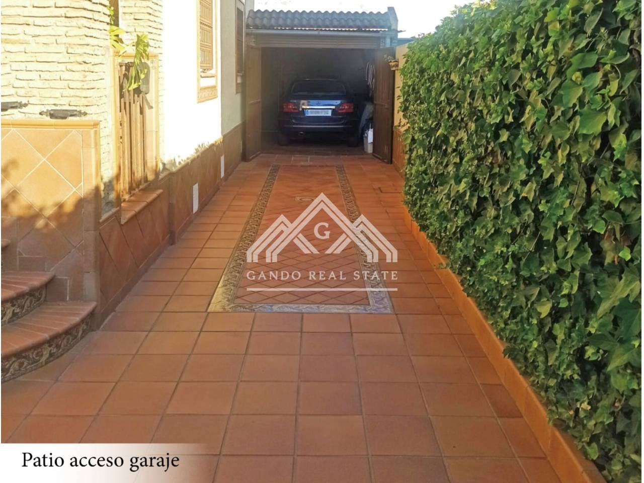 Vista exterior de Casa o xalet en venda en Dos Hermanas amb Aire condicionat, Jardí privat i Terrassa