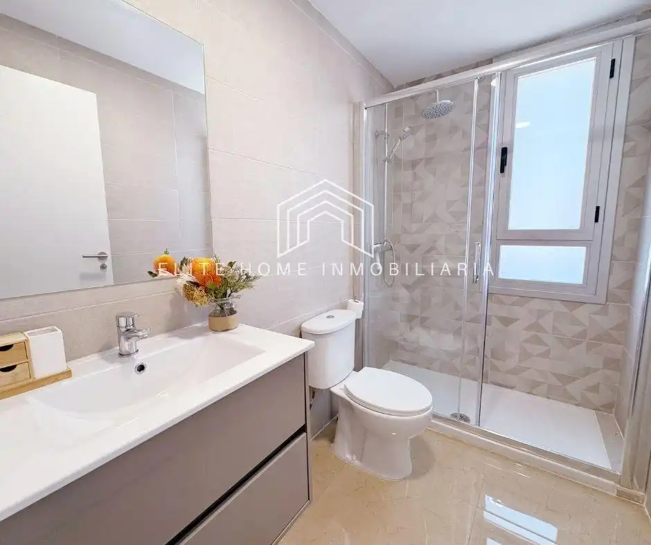 Baño de Apartamento de alquiler en Cabanes con Aire acondicionado, Terraza y Piscina comunitaria