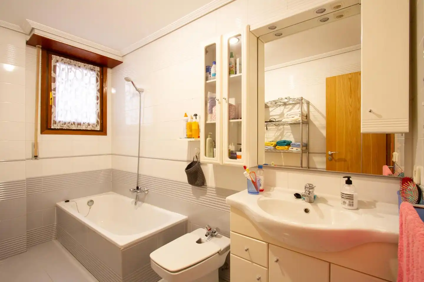 Badezimmer von Maisonette zum Verkauf in Villava / Atarrabia mit Klimaanlage, Heizung und Terrasse