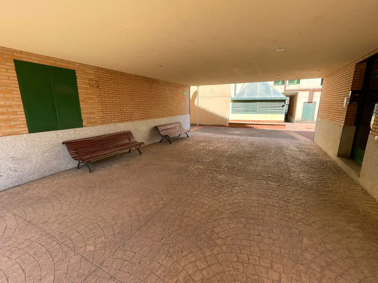Parking de Piso de alquiler en Alcalá de Henares con Calefacción, Parquet y Amueblado