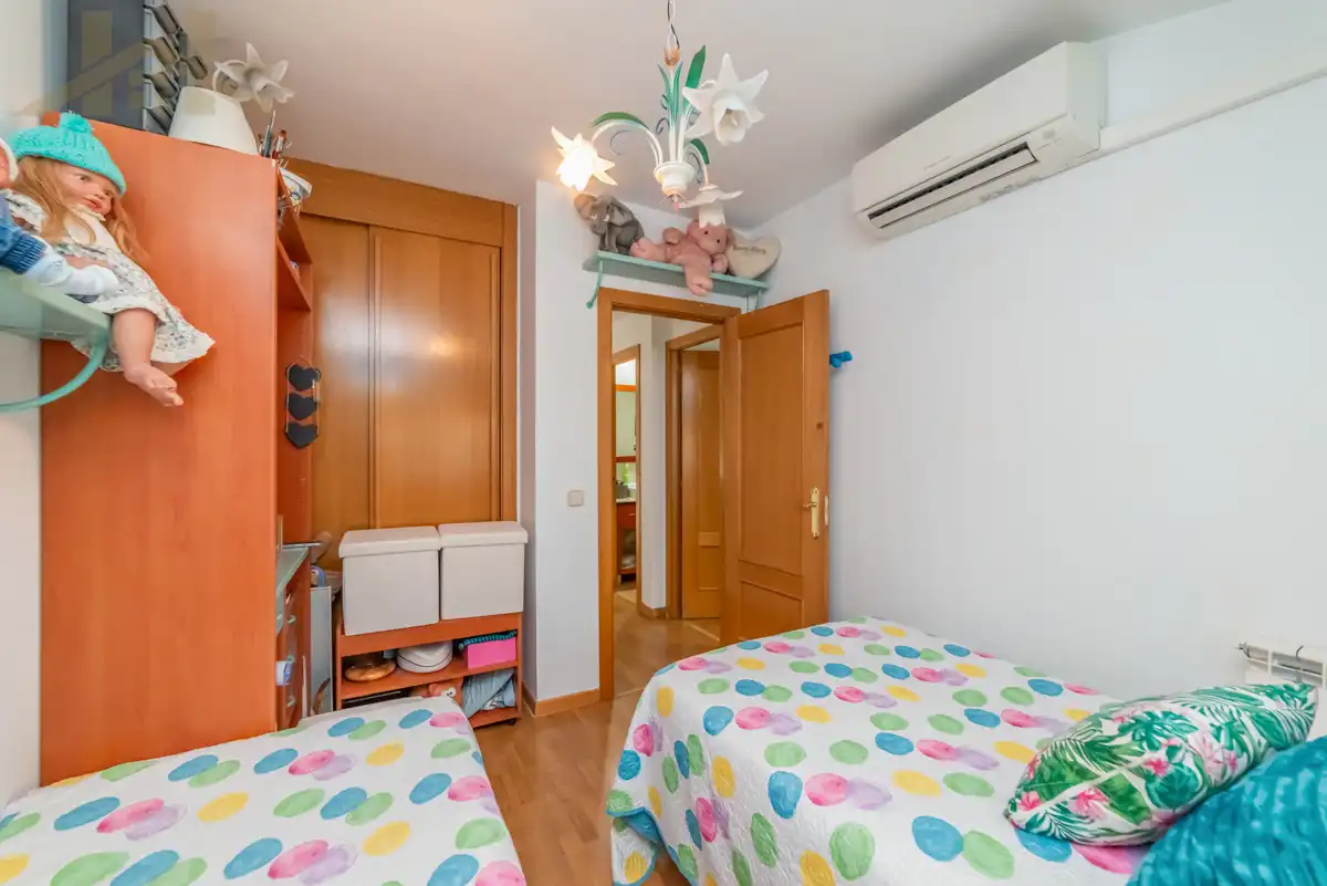 Habitación de Casa o chalet en venta en Mejorada del Campo con Aire acondicionado, Calefacción y Jardín privado
