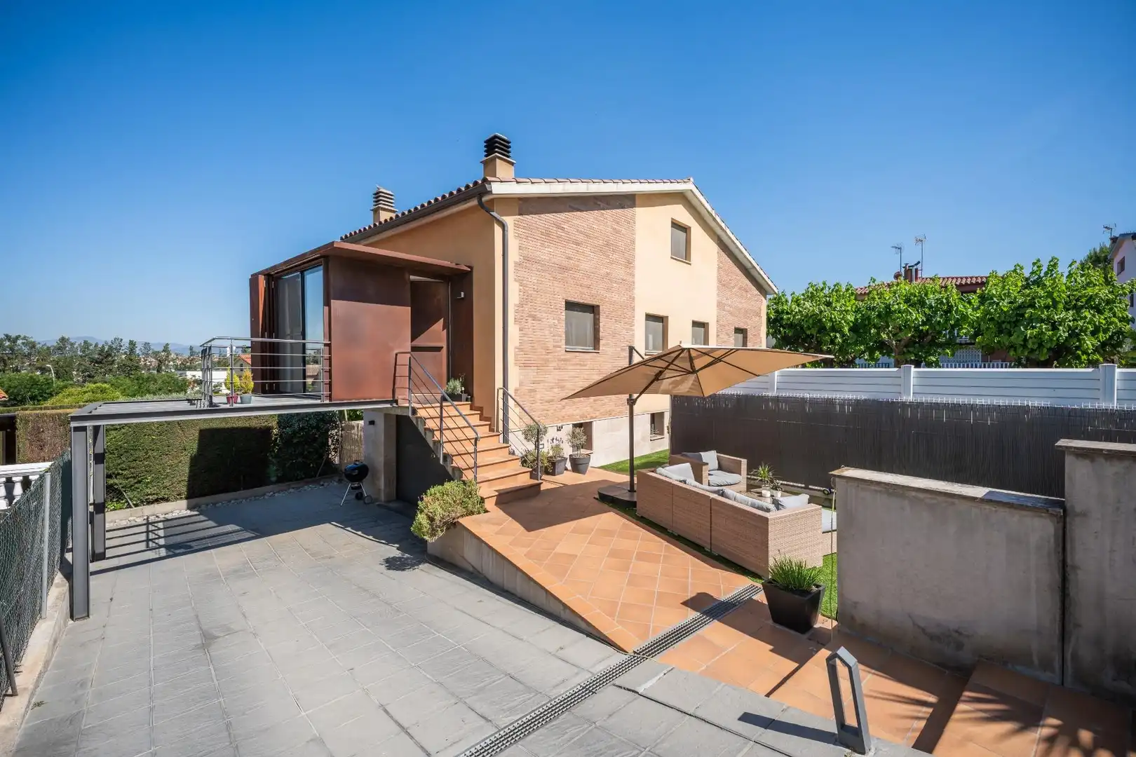 Vista exterior de Casa o chalet en venta en Montmeló con Calefacción, Terraza y Jacuzzi