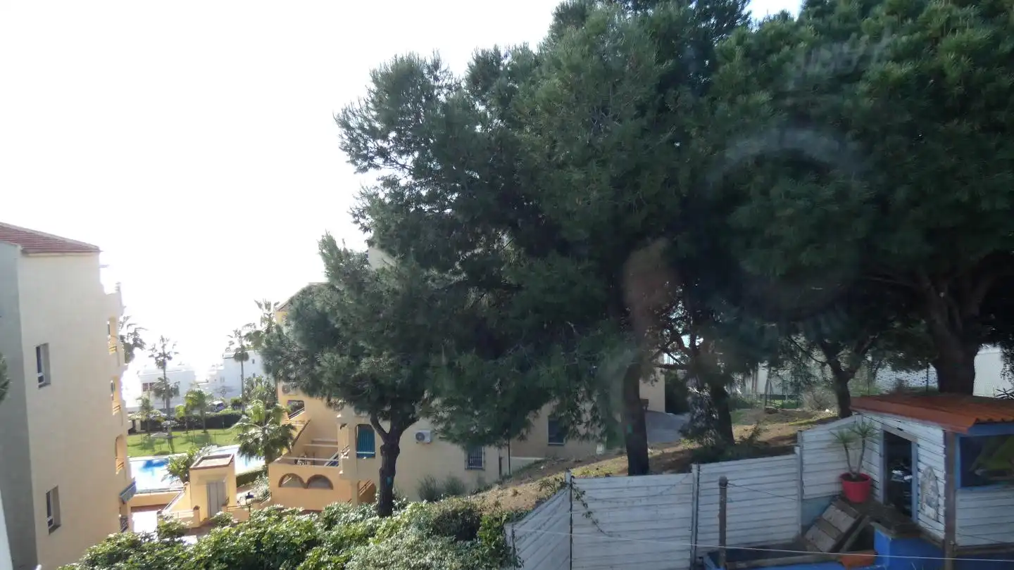 Garten von Einfamilien-Reihenhaus zum Verkauf in Benalmádena mit Klimaanlage, Privatgarten und Gemeinschaftspool