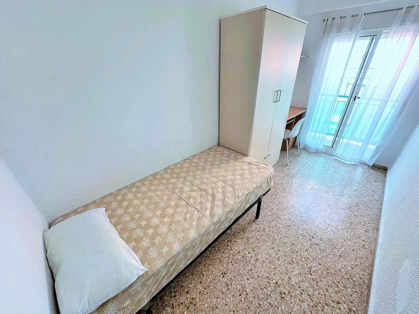 Bedroom of Flat for rent in Valencia  with Air Conditioner, Heating and Furnished
