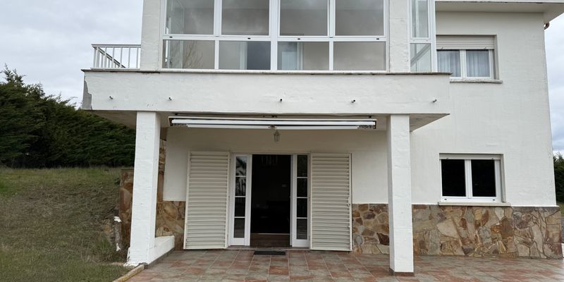 House or chalet for sale in Calle Reino de León, Garrafe de Torío