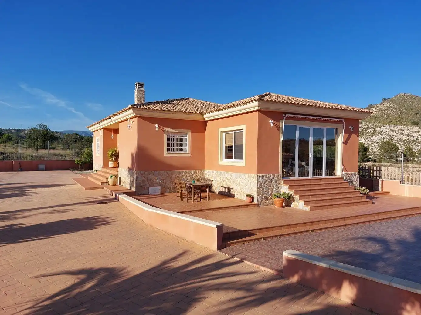 Vista exterior de Casa o xalet en venda en Aigües amb Calefacció, Jardí privat i Terrassa