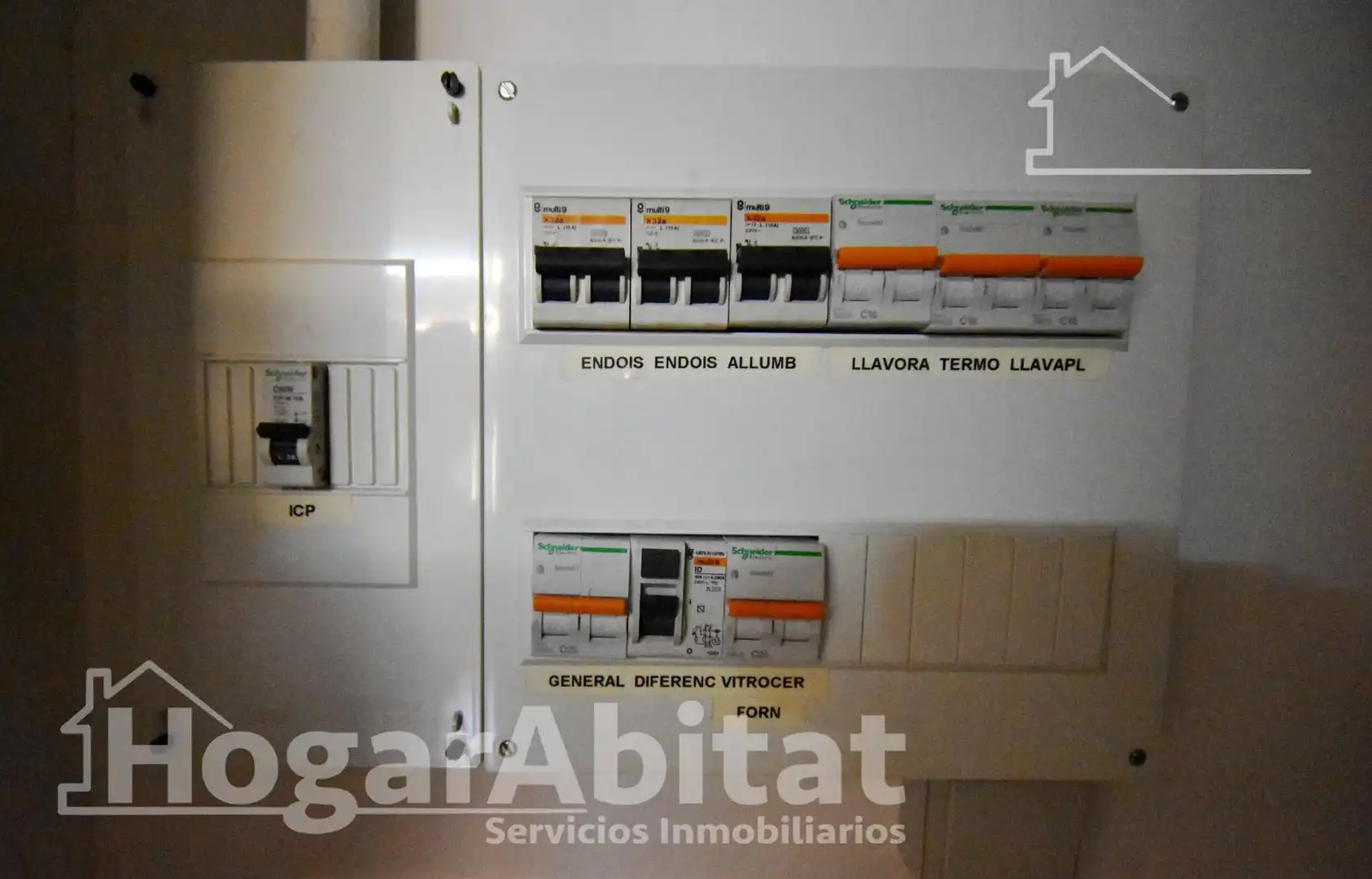 Wohnung zum Verkauf in Oliva mit Klimaanlage, Heizung und Parkett
