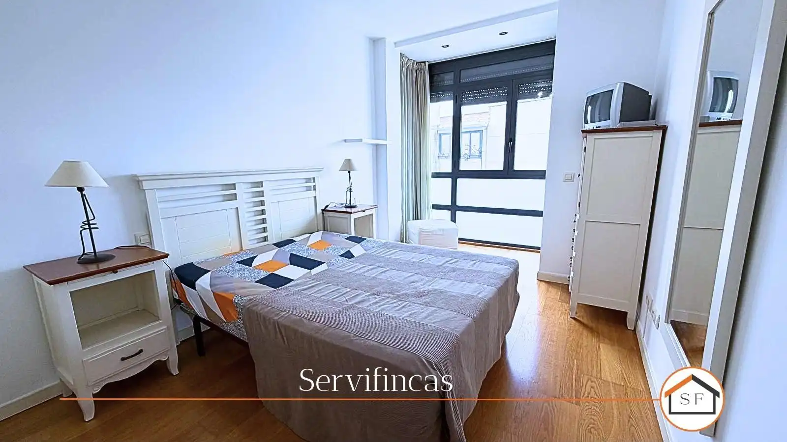 Habitación de Ático de alquiler en Madrid con Aire acondicionado, Calefacción y Jardín privado