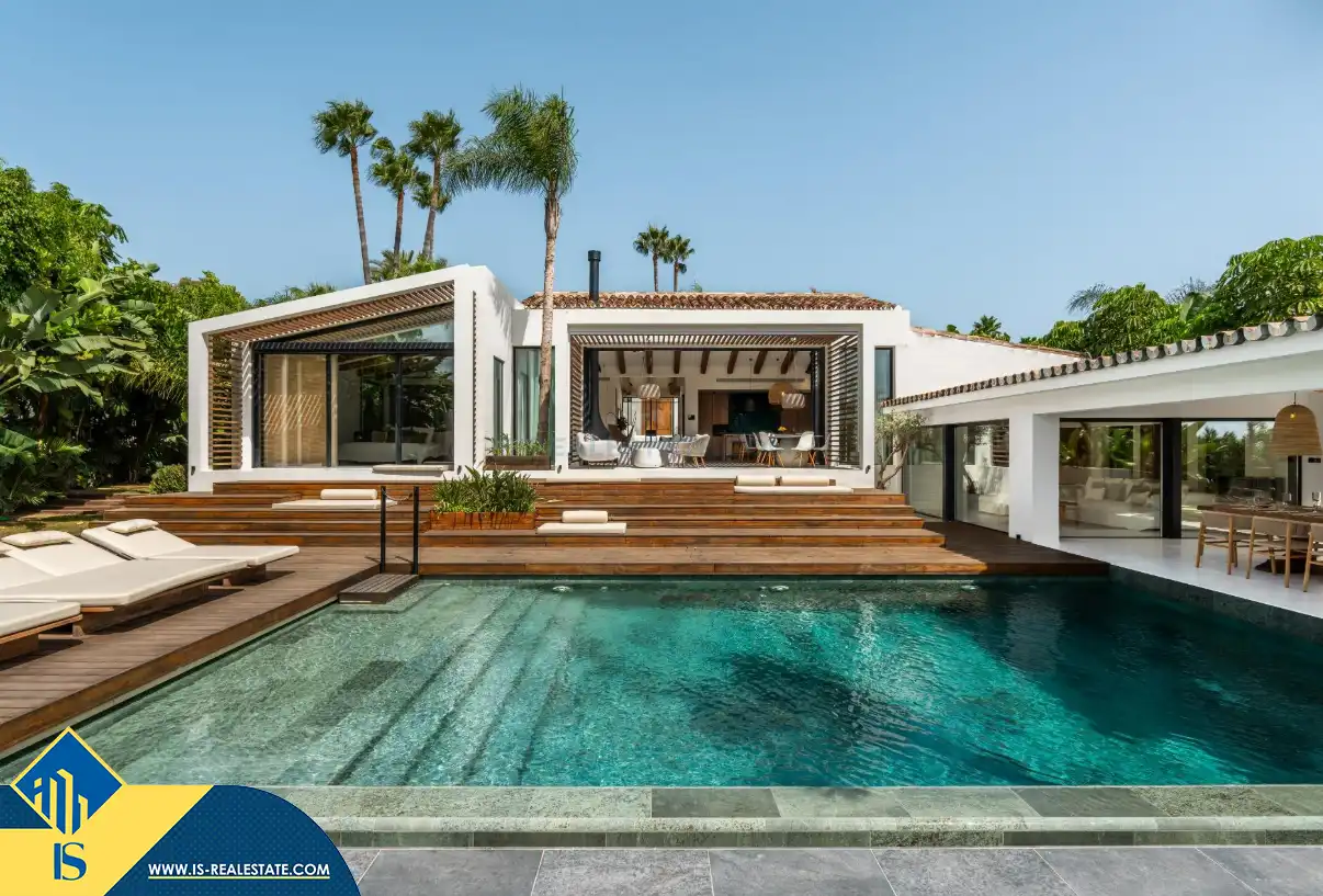 Chalet con piscina en venta en Nueva Andalucía