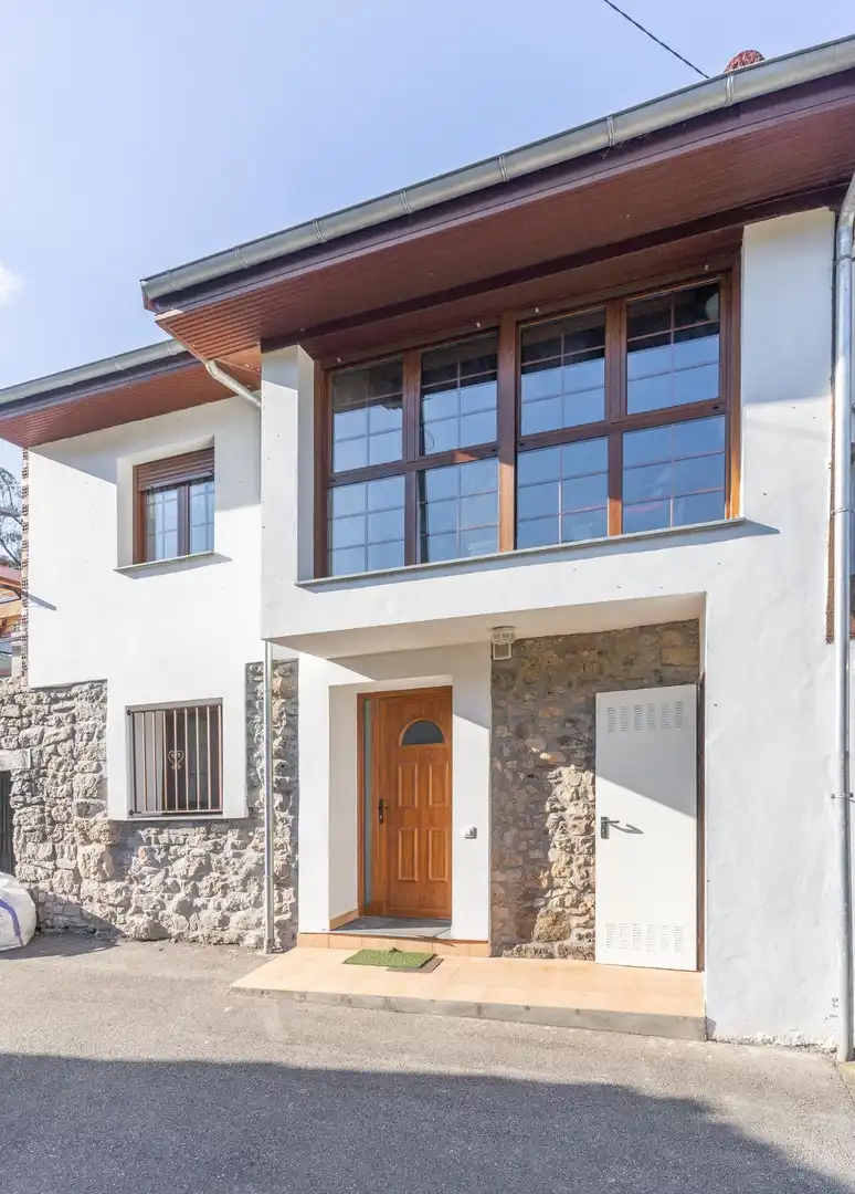 Vista exterior de Casa o xalet en venda en Ribera de Arriba amb Calefacció, Jardí privat i Terrassa